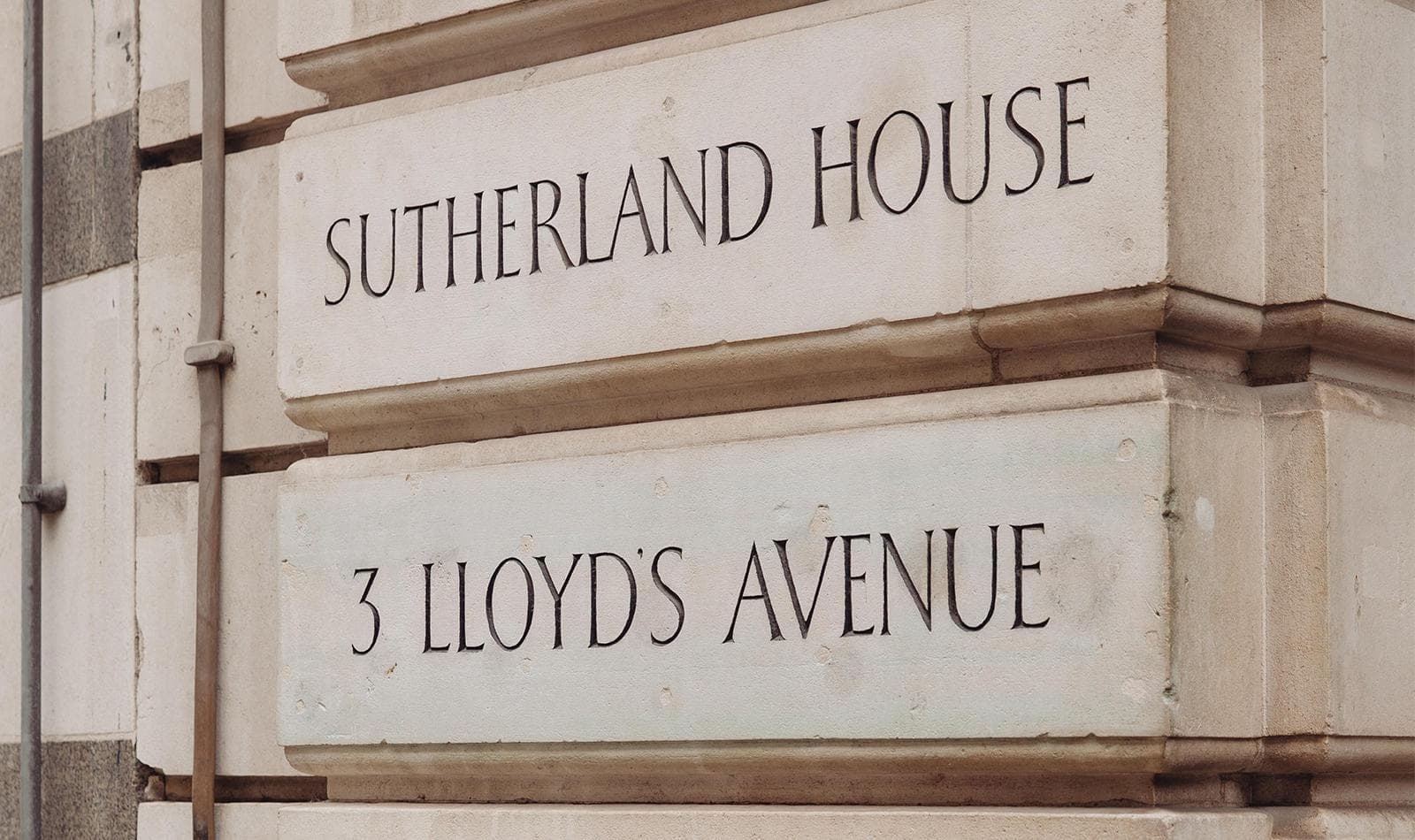 Fora Lloyds Avenue