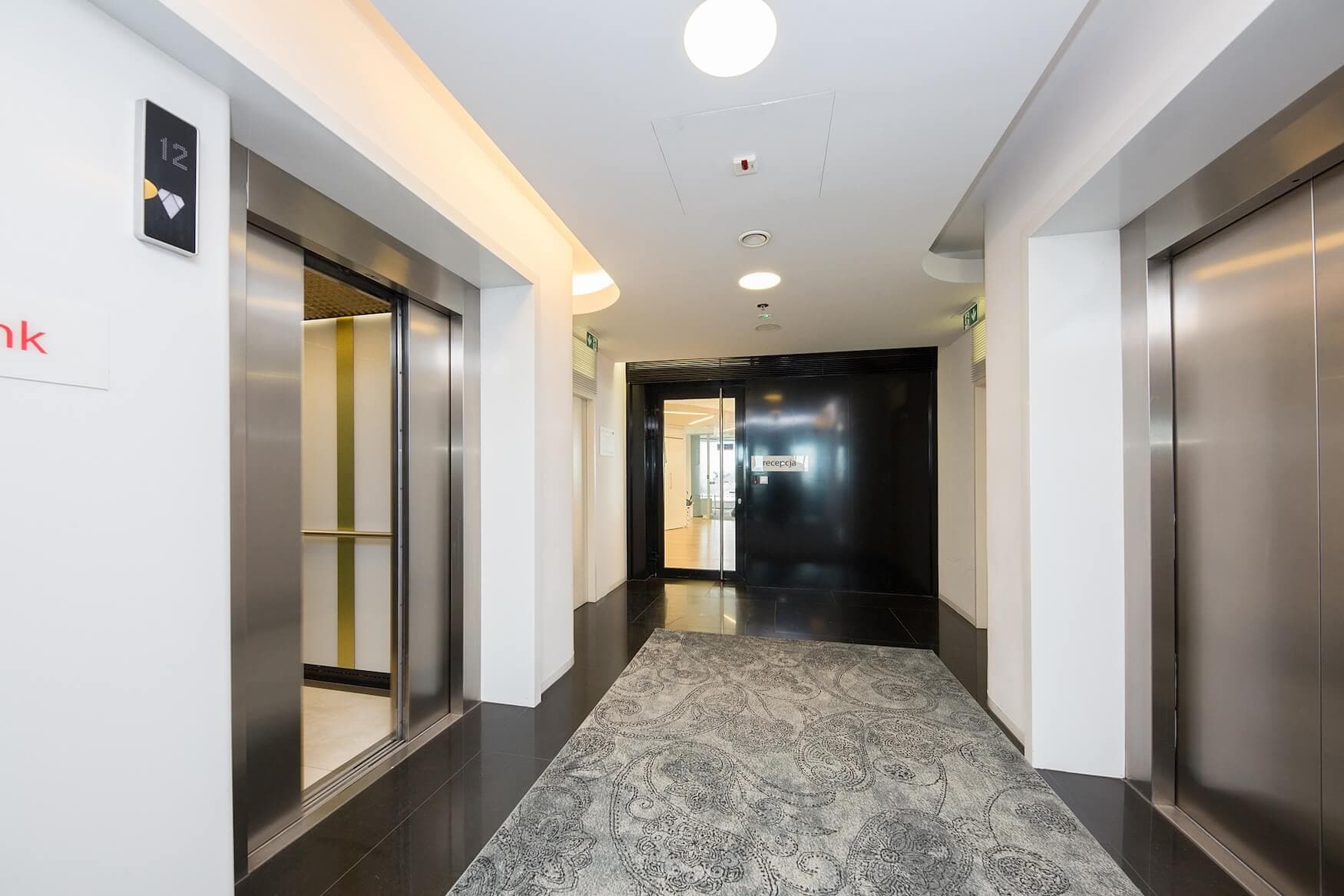 Zebra White beIN Offices powered by BiznesHub