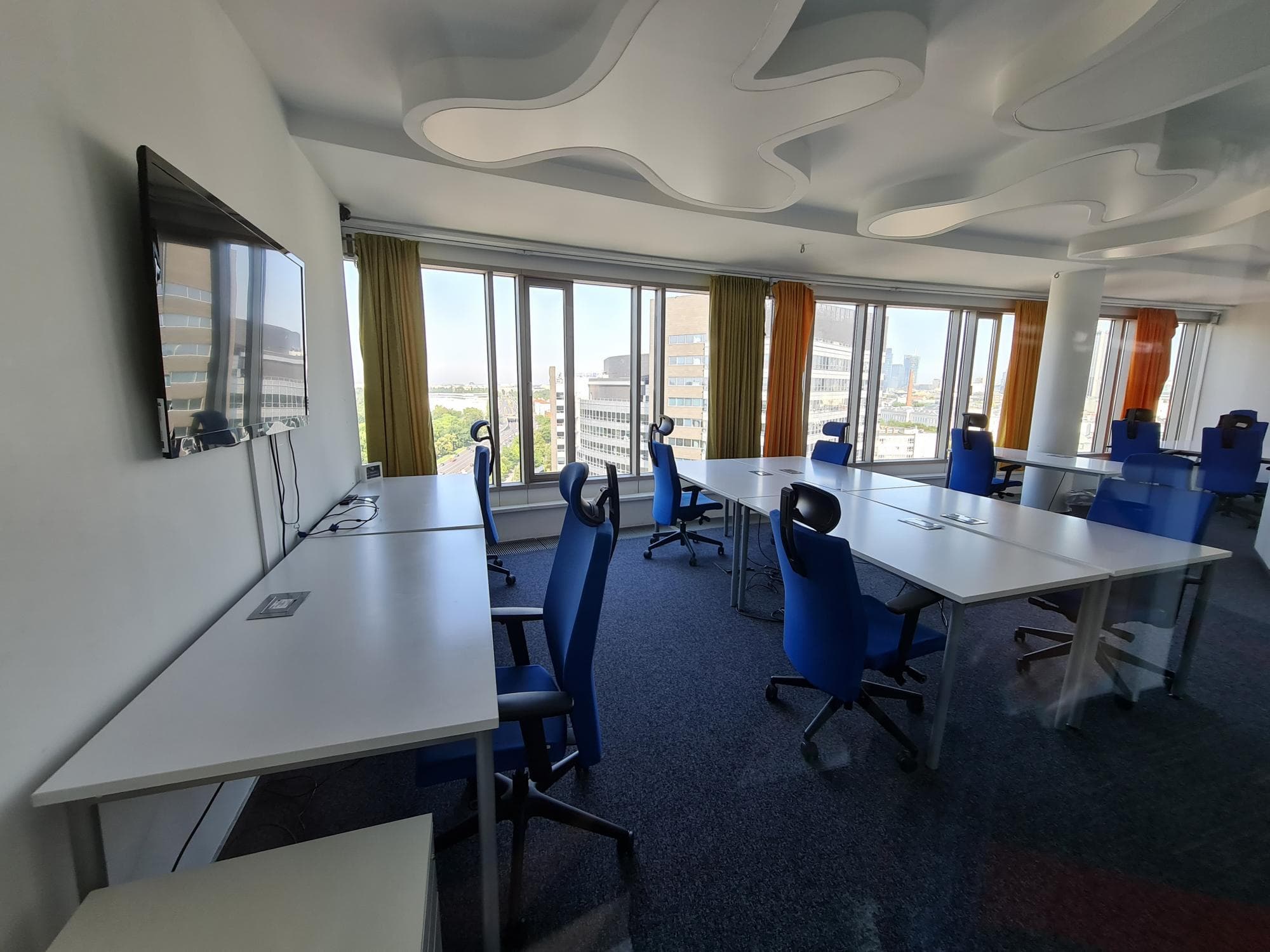 Zebra White beIN Offices powered by BiznesHub