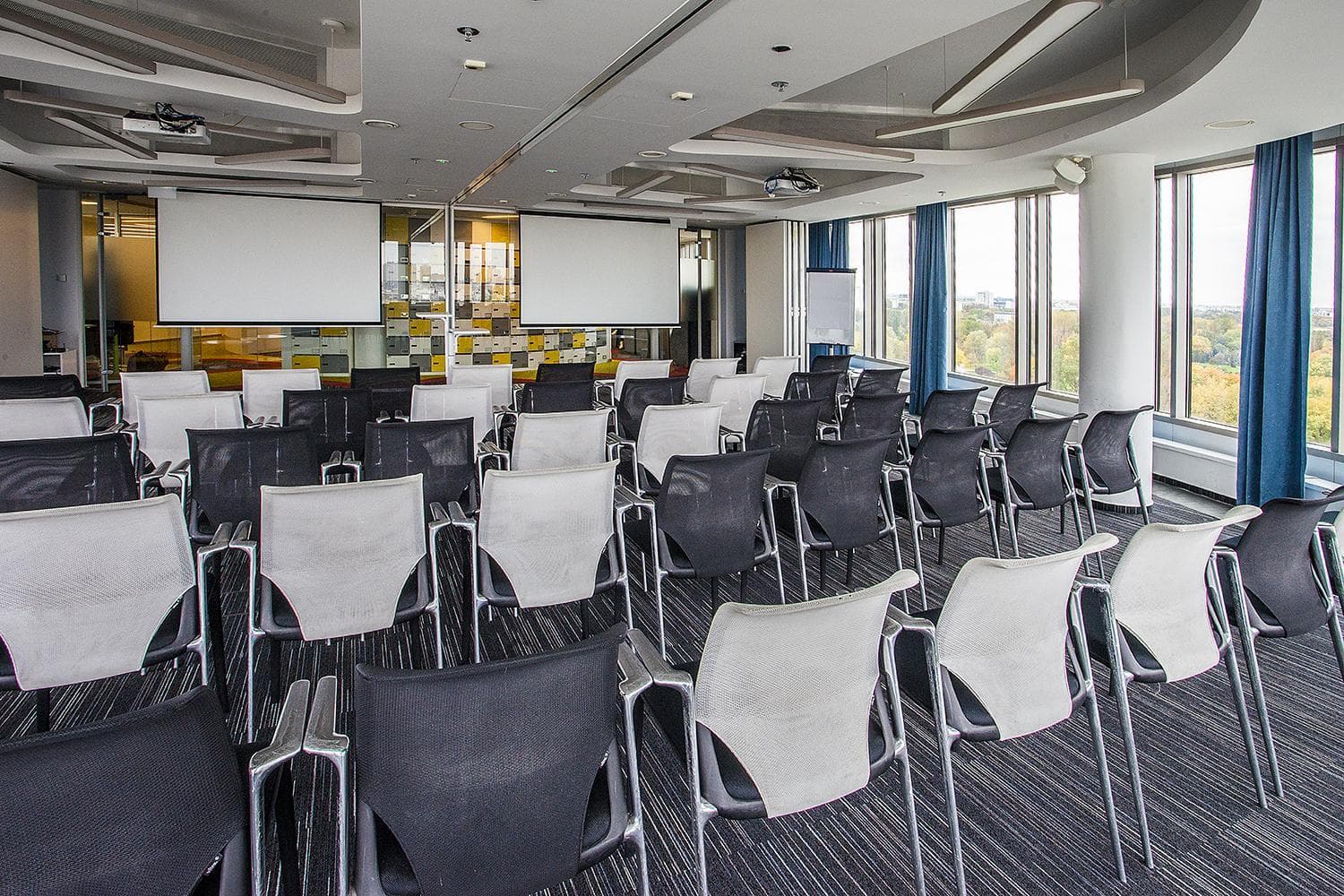 Zebra White beIN Offices powered by BiznesHub