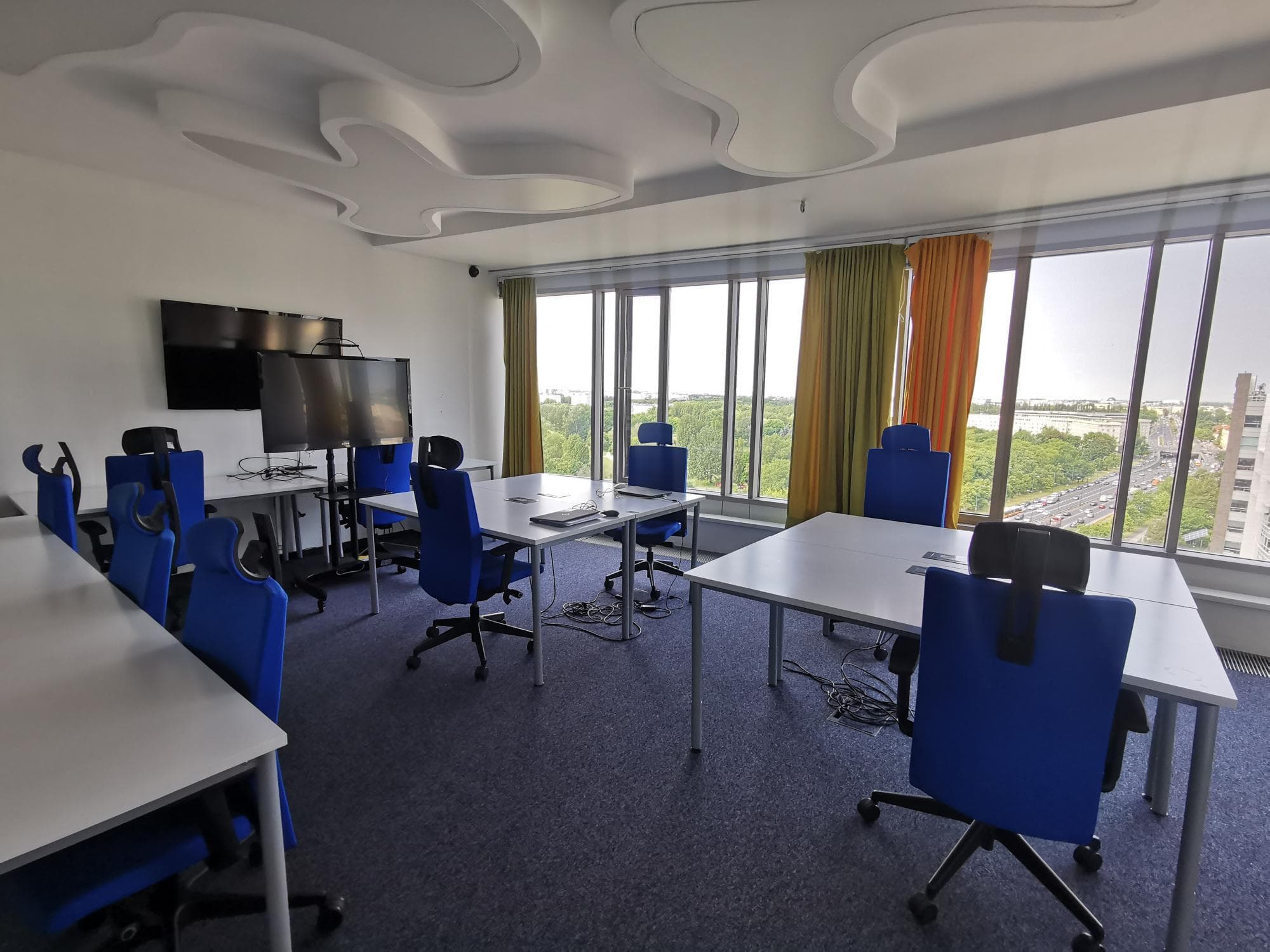 Zebra White beIN Offices powered by BiznesHub
