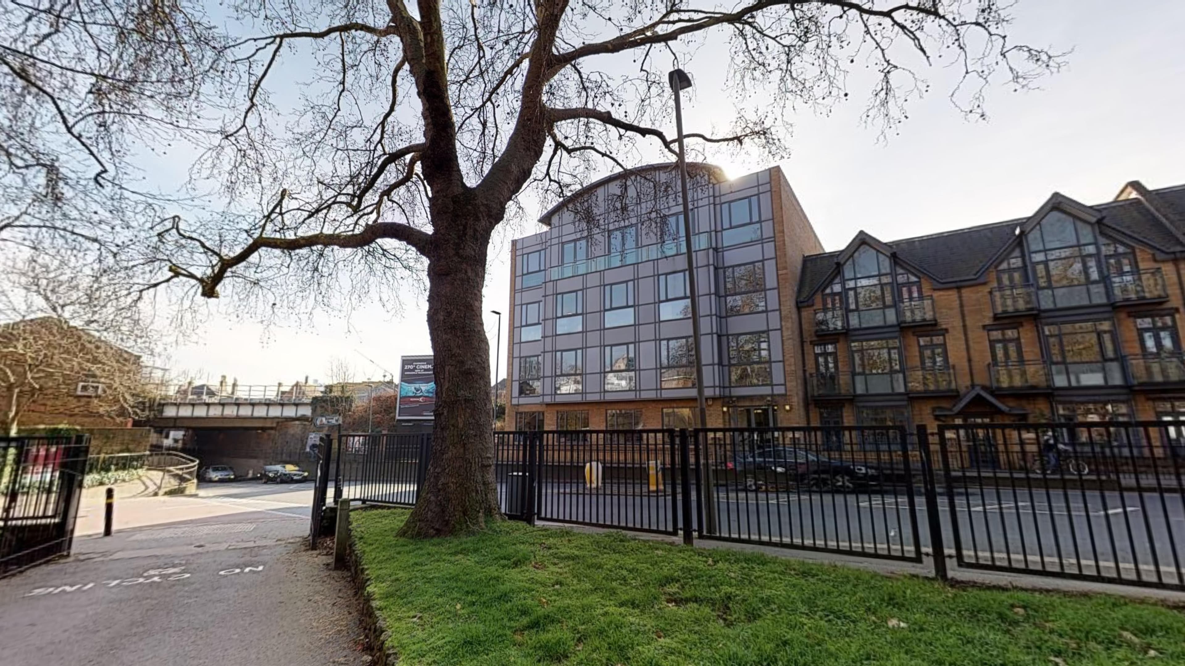 Proper Office - Putney Bridge Road
