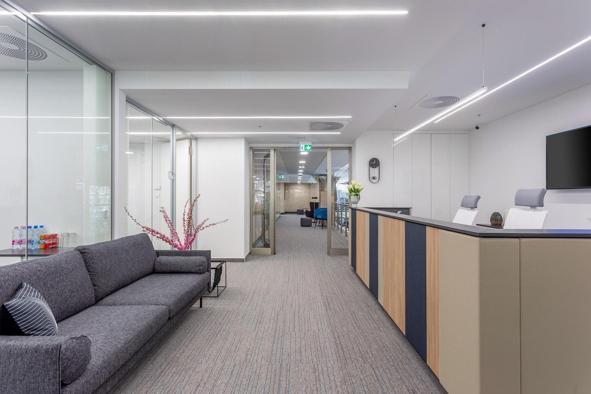 HOUSE OF BUSINESS BANK CENTER