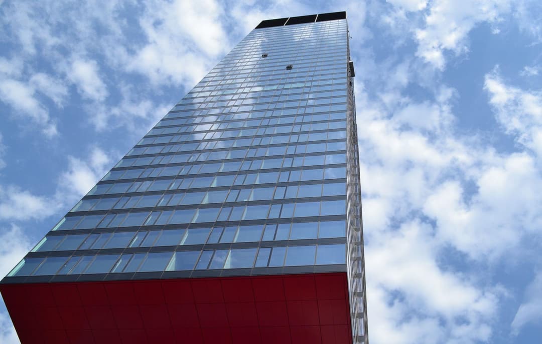 Cosmopolitan Twarda 4