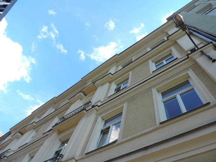 Żurawia 45