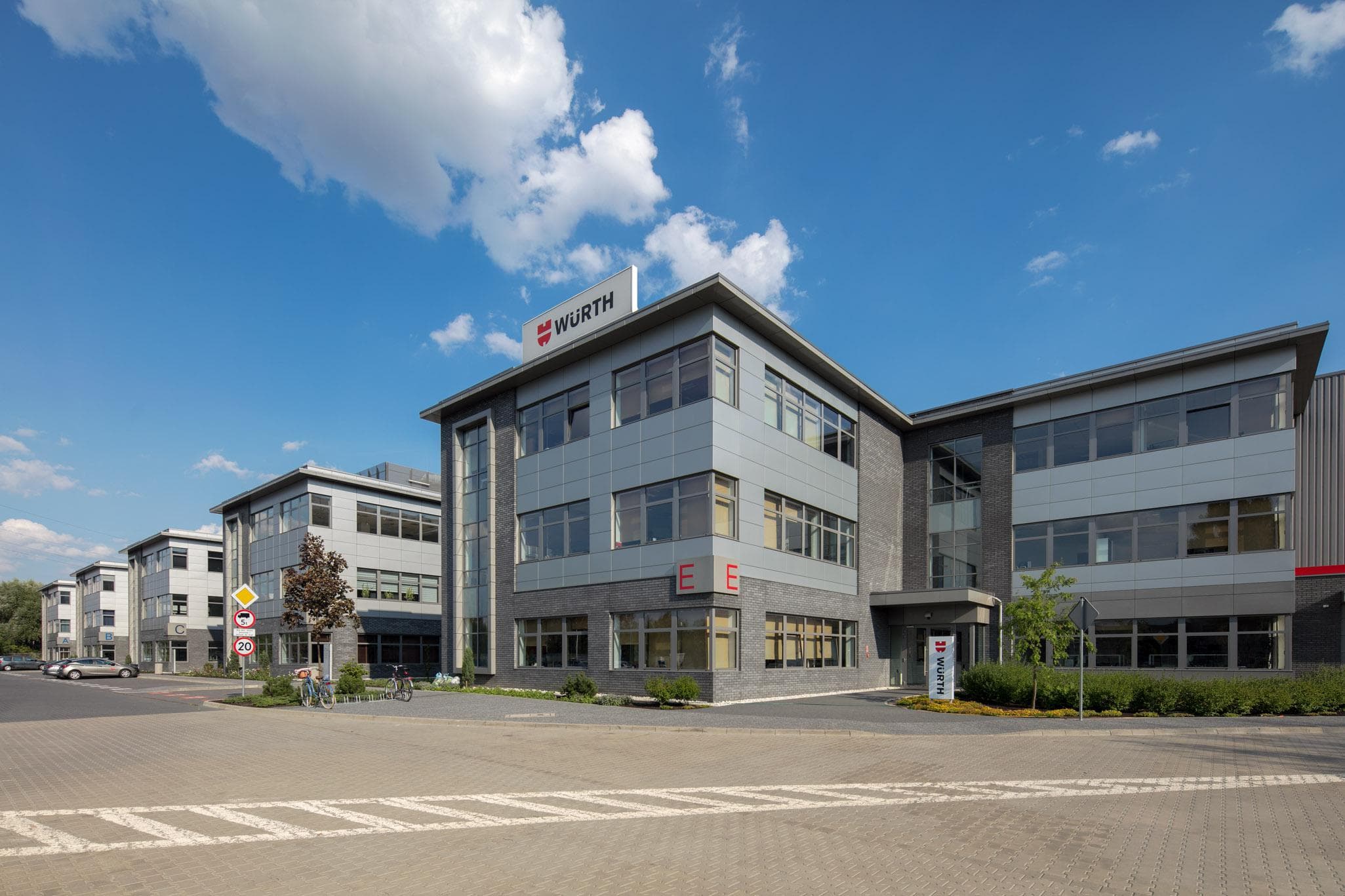 Diamond Business Park Ursus - Budynek J