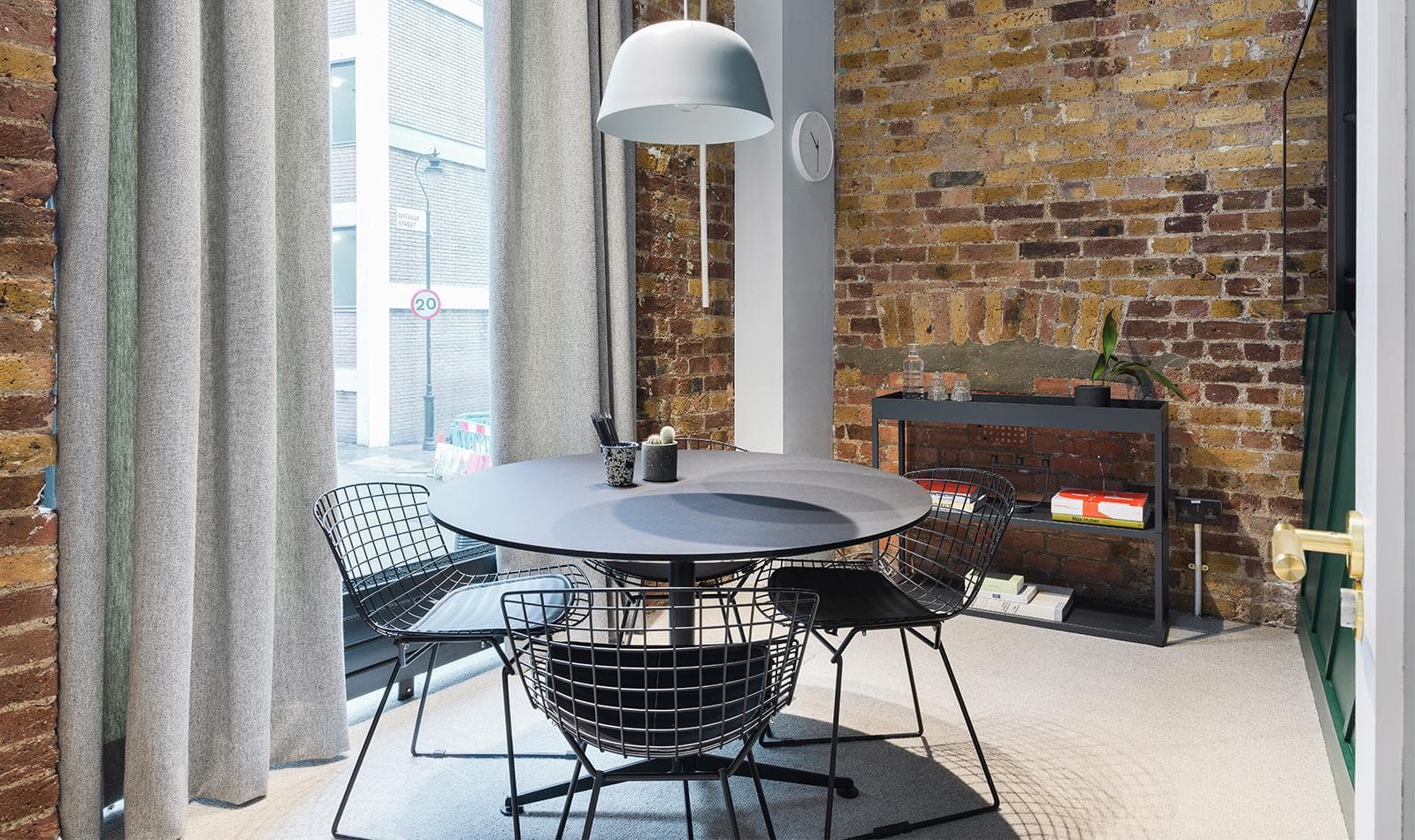Fora 24 Greville Street