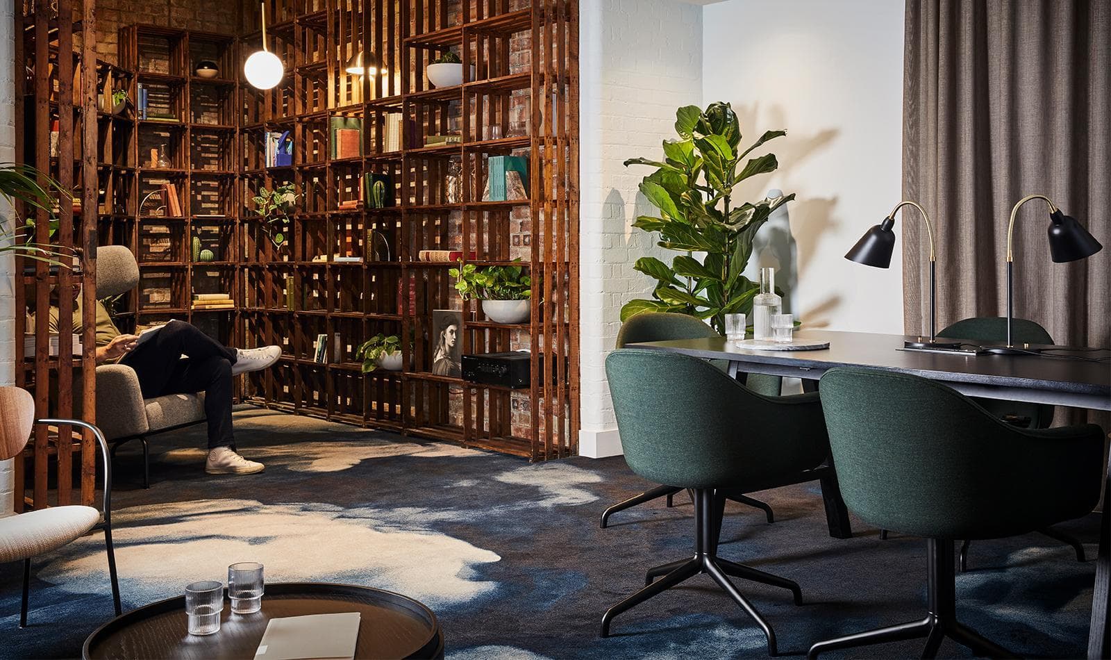 Fora Melcombe Place