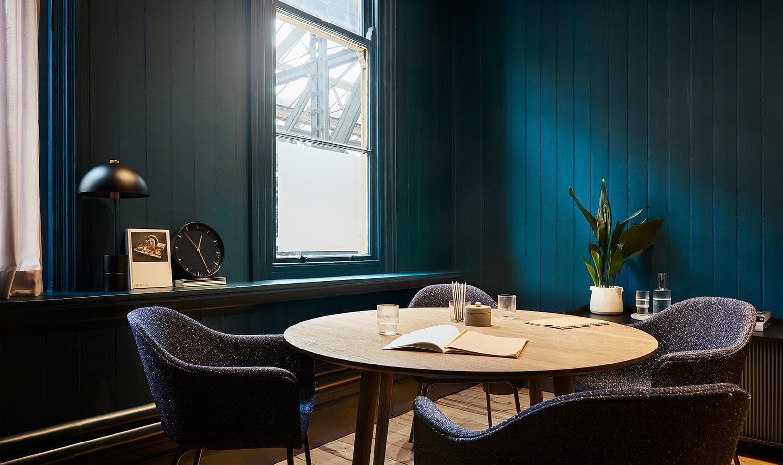 Fora Melcombe Place