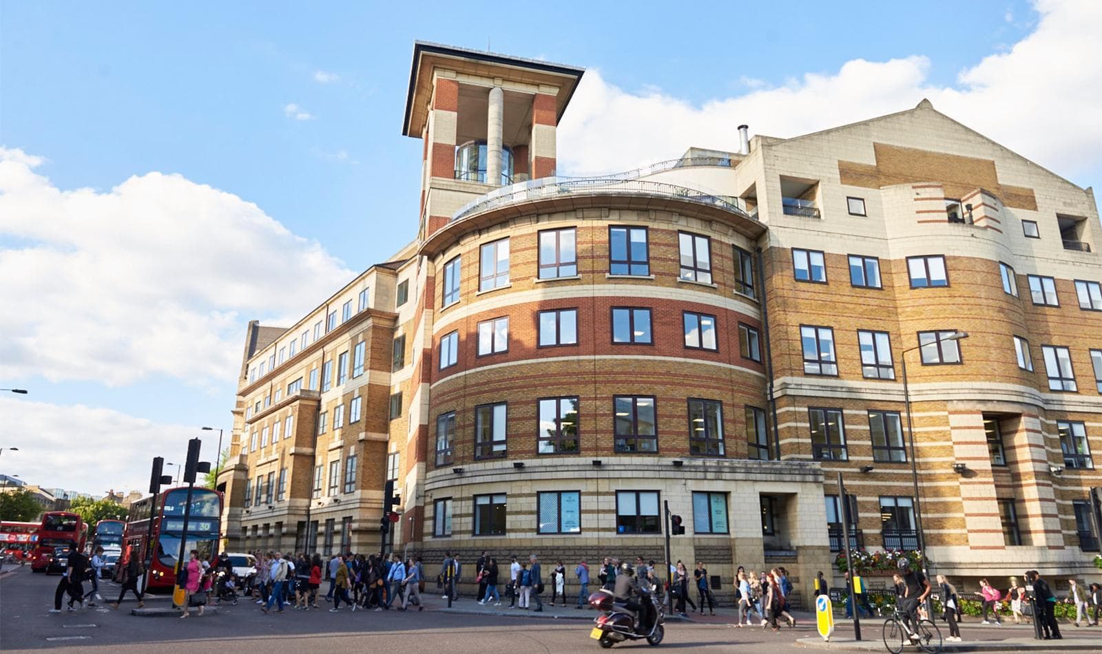 Fora 2 Angel Square