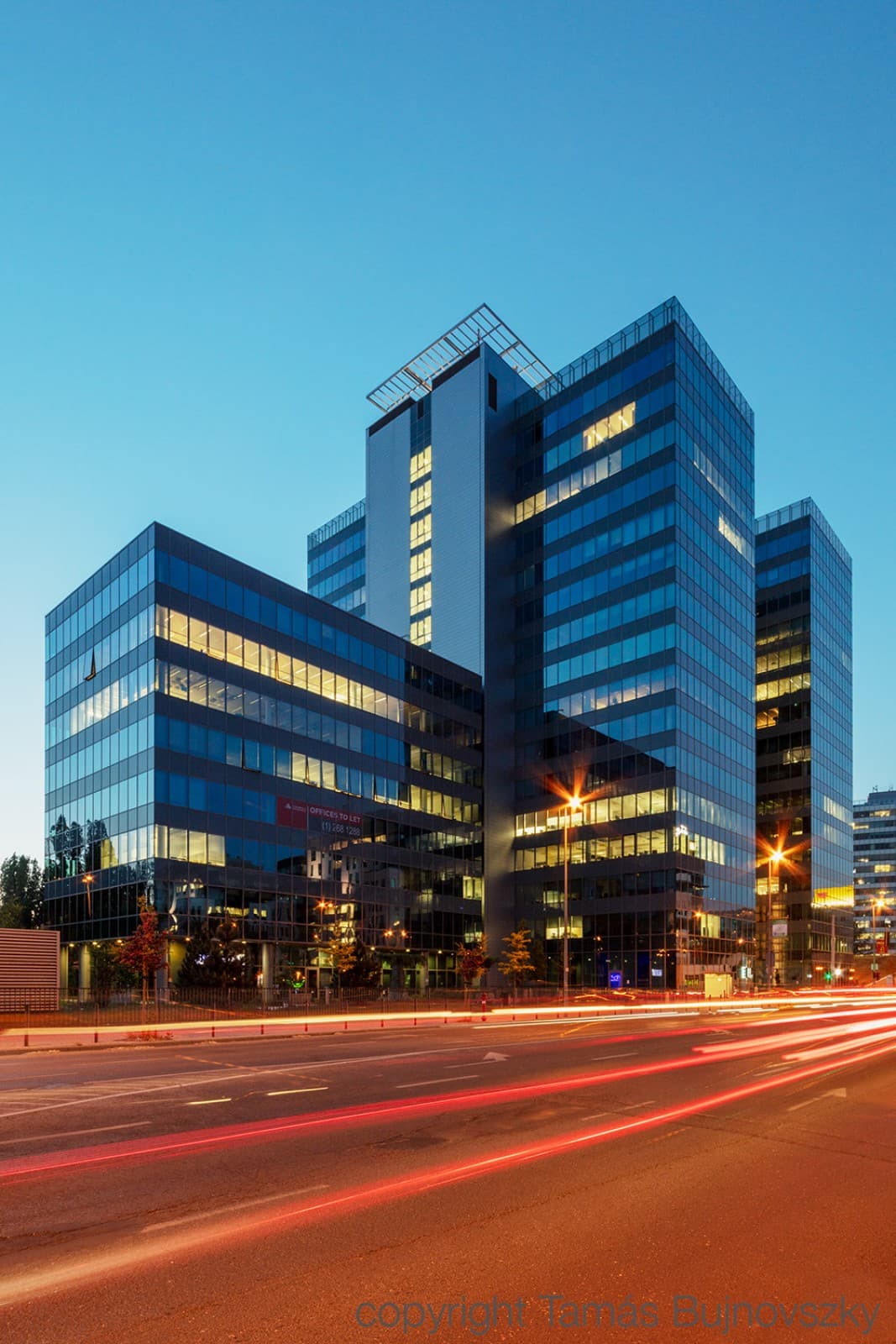 Duna Tower Irodaház
