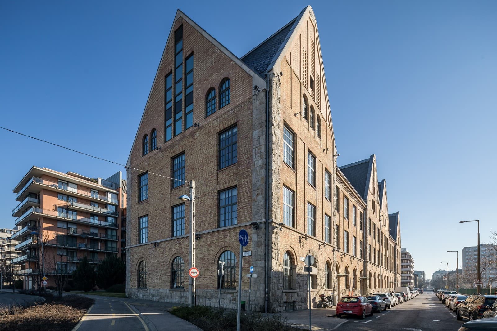 RiverLoft Irodaház