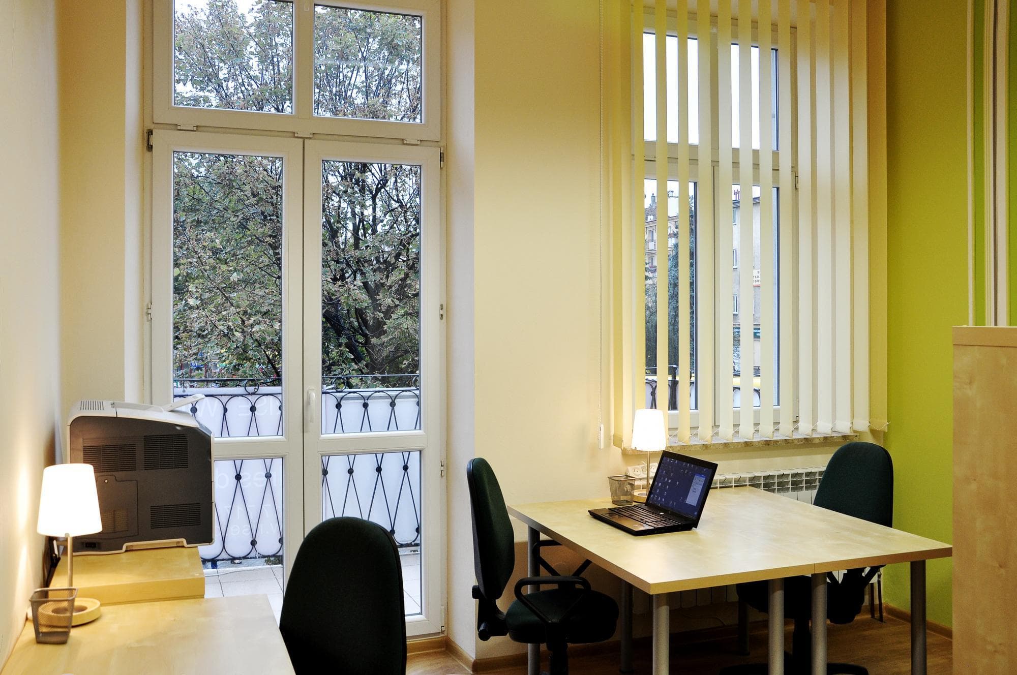 Office 13 pers.