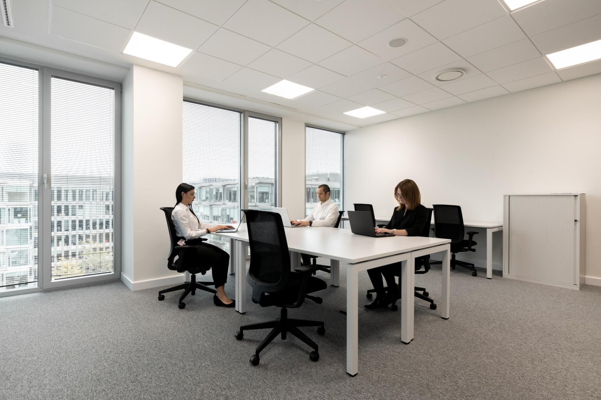 Office for 3 pers. in Spaces Platinium