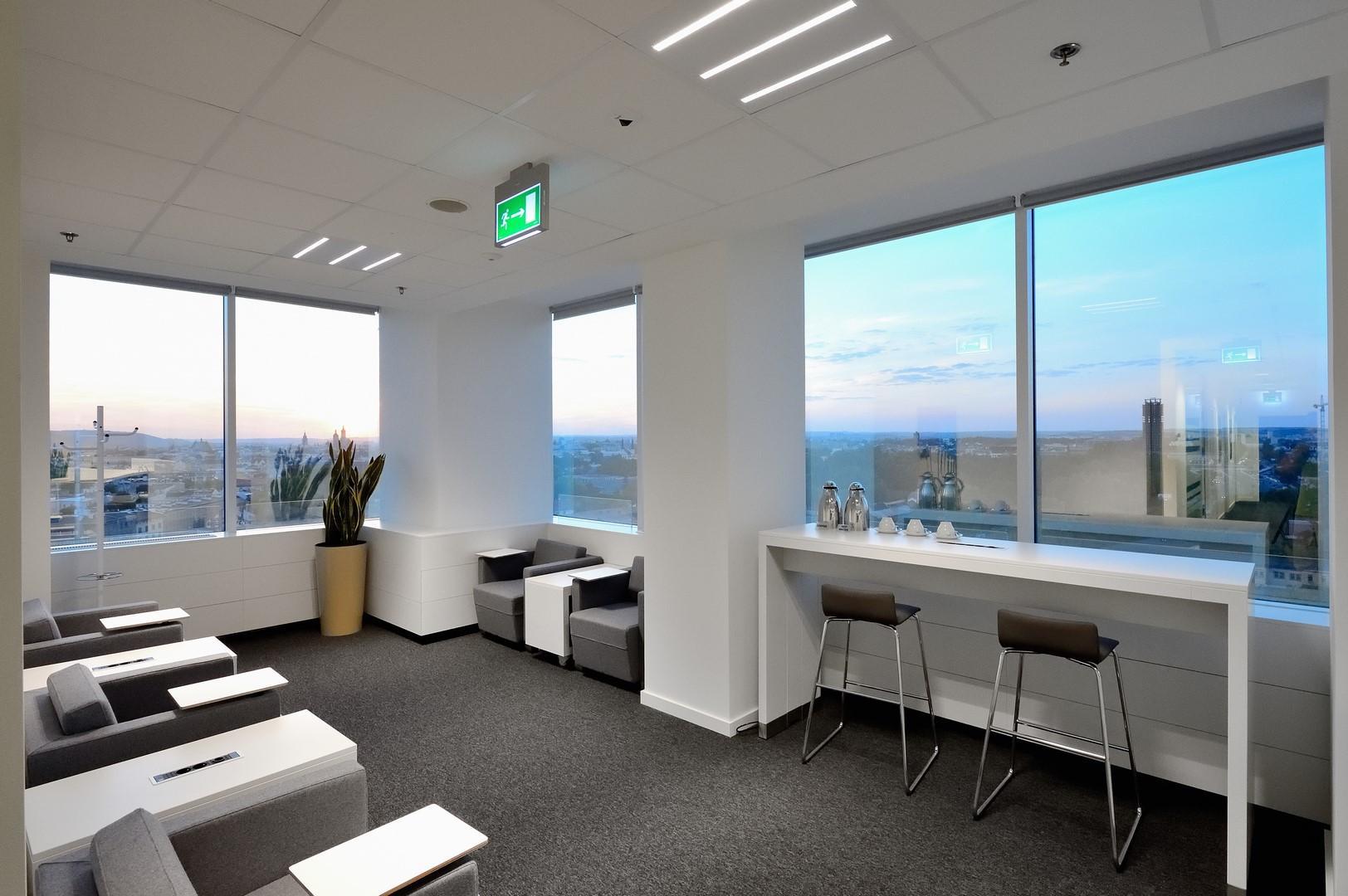 Office for 2 pers. in Regus Fronton