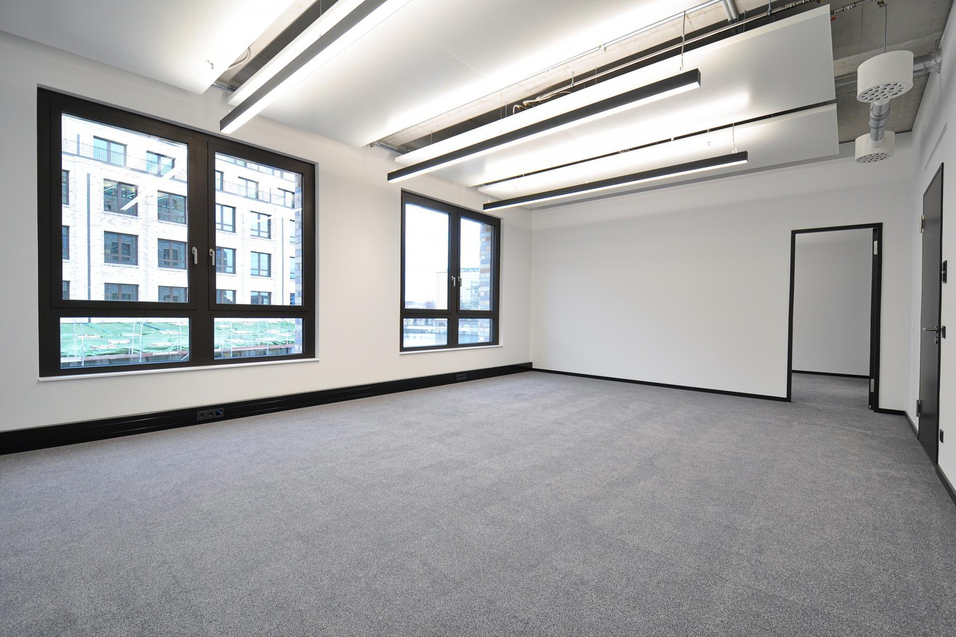 Büro für 8 Pers. in Scaling Spaces at Cuvry Campus