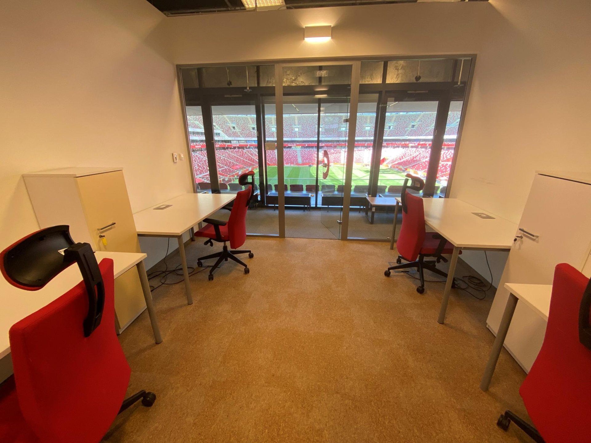 Büro für 4 Pers. in PGE Narodowy beIN Offices powered by BiznesHub