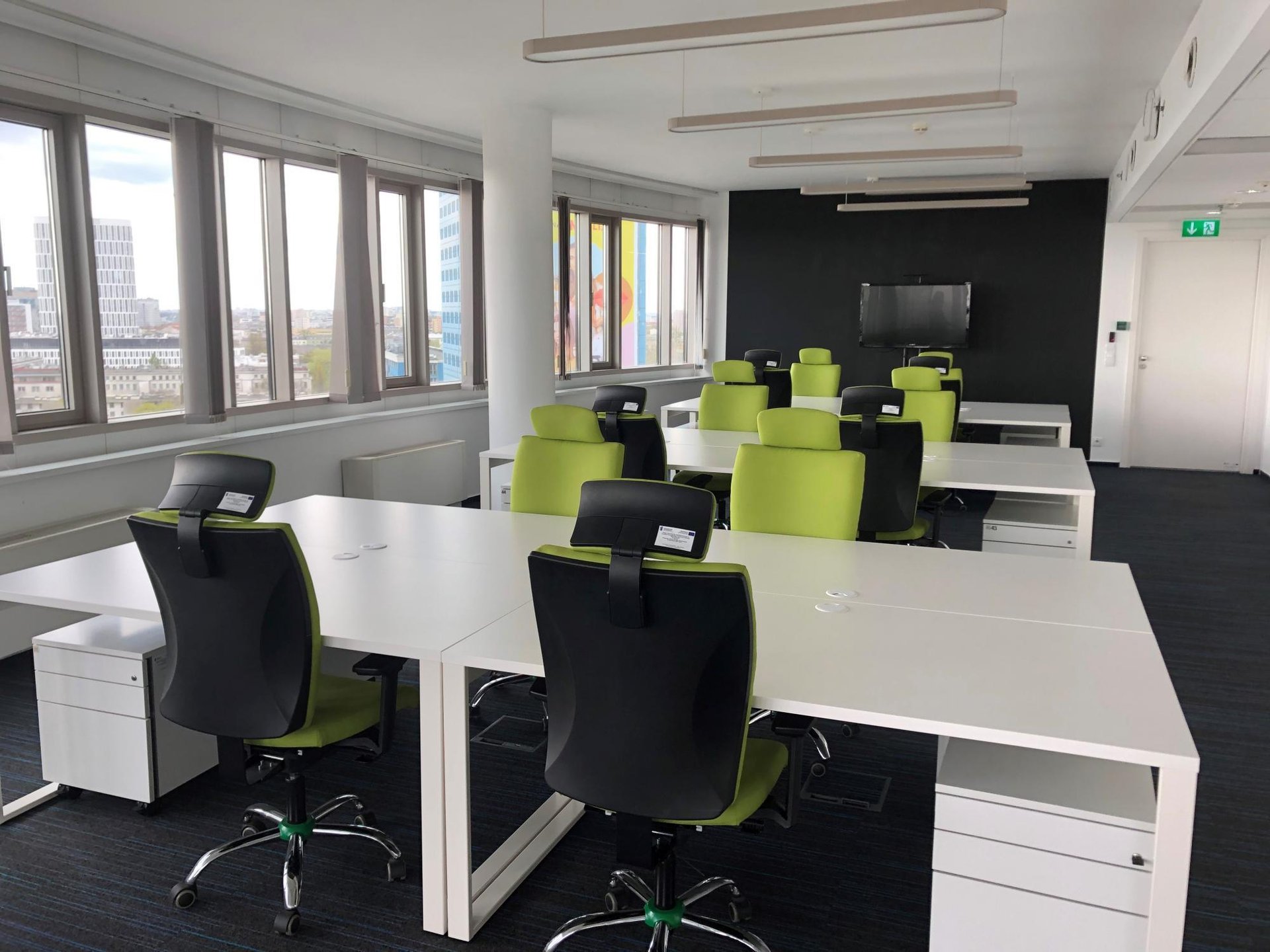 Büro für 7 Pers. in Zebra White beIN Offices powered by BiznesHub