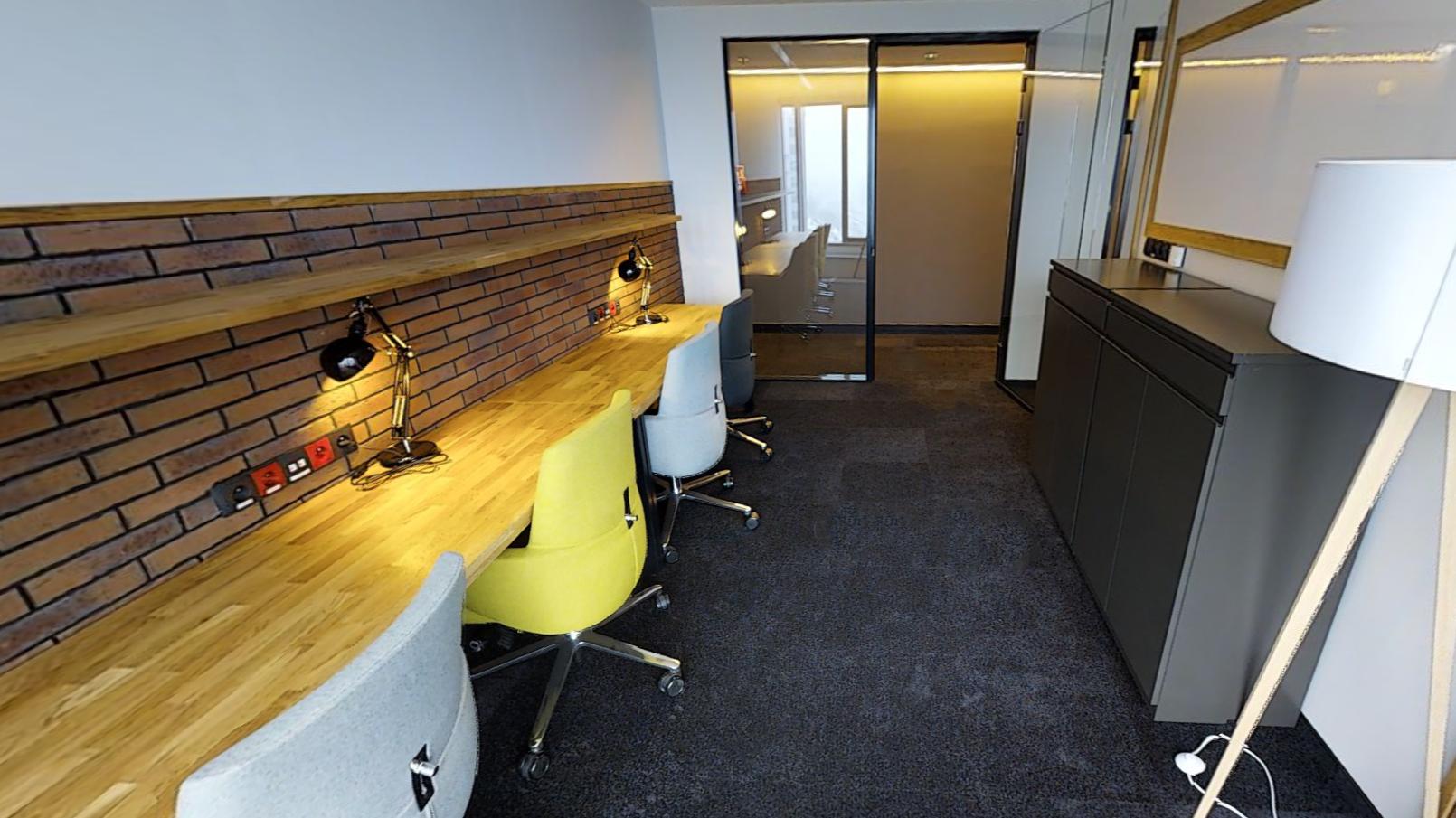 Office for 4 pers. in Zebra Black beIN Offices powered by BiznesHub