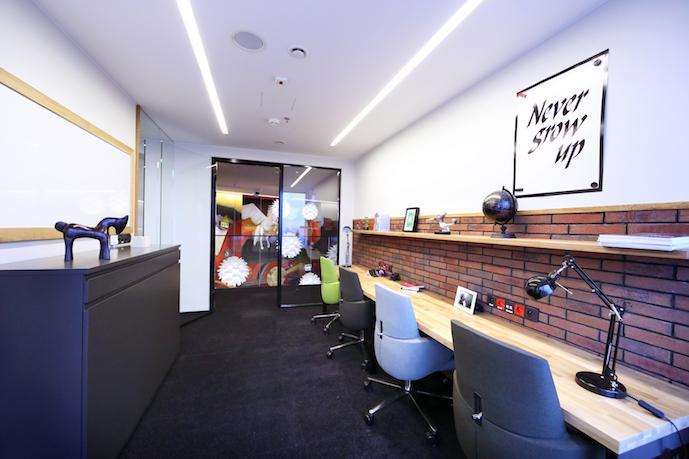 Büro für 4 Pers. in Zebra Black beIN Offices powered by BiznesHub