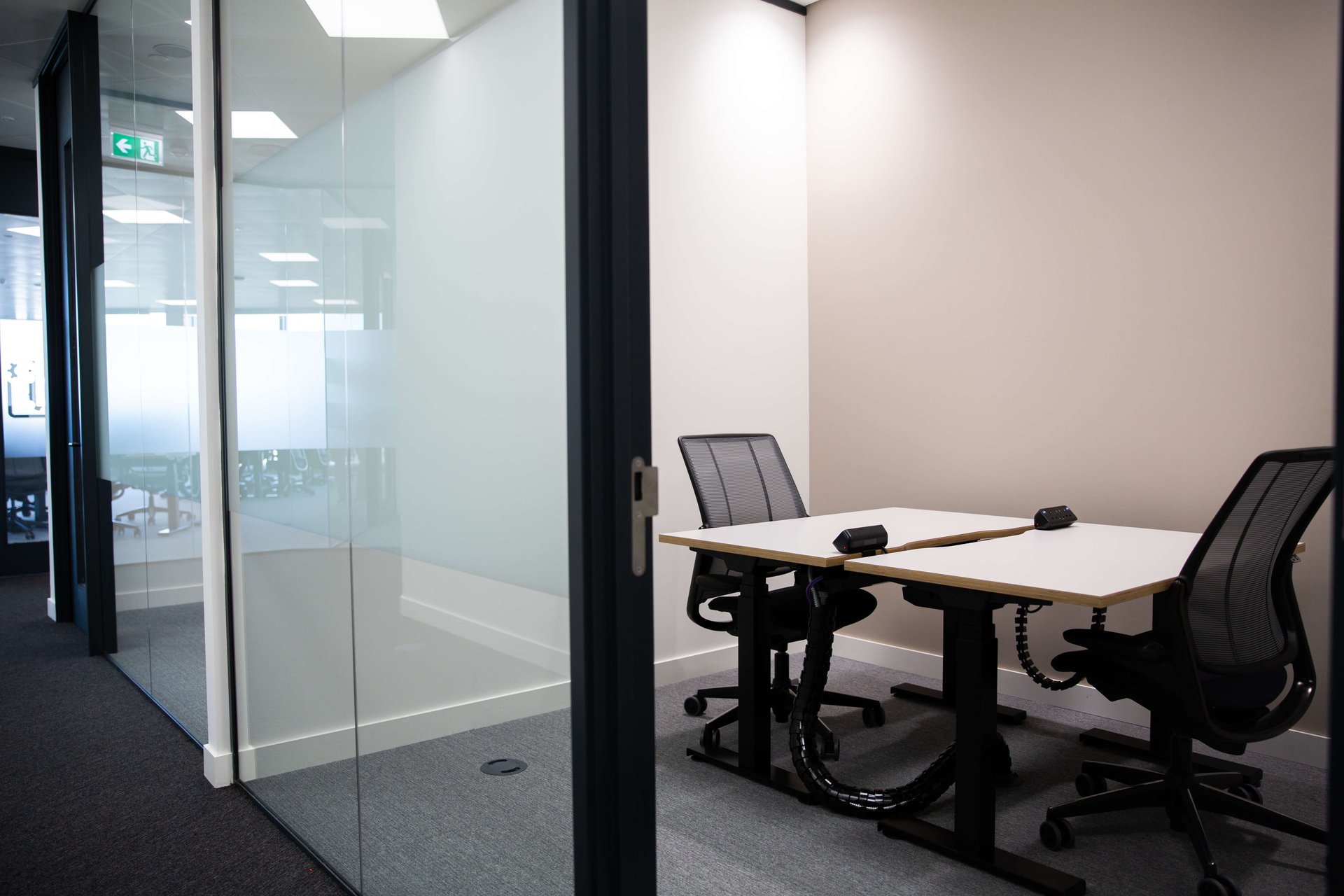 Office for 3 pers. in Venture X White City 