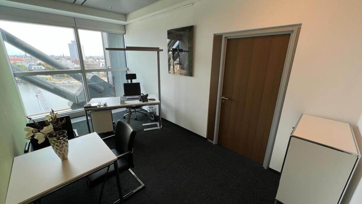 Office for 2 pers. in Regus Berlin Central Station 
