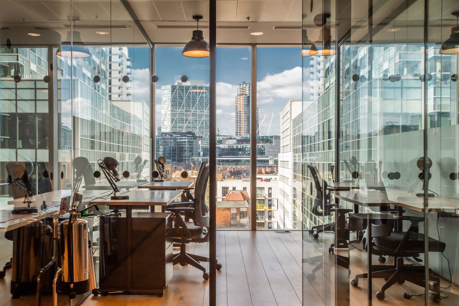 Office for 29 pers. in beyond Aldgate Tower