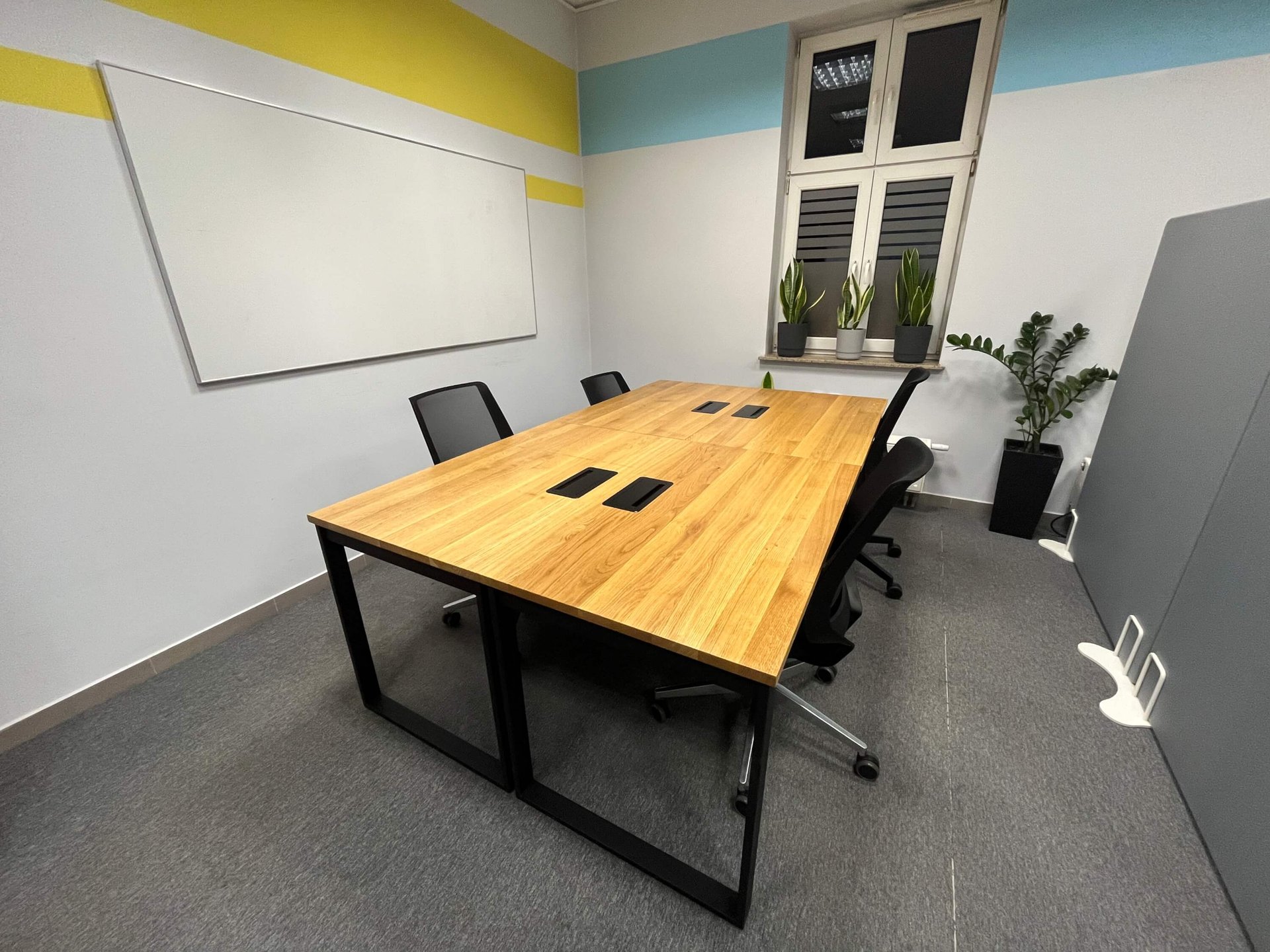 6 fős iroda itt: Desking.pl