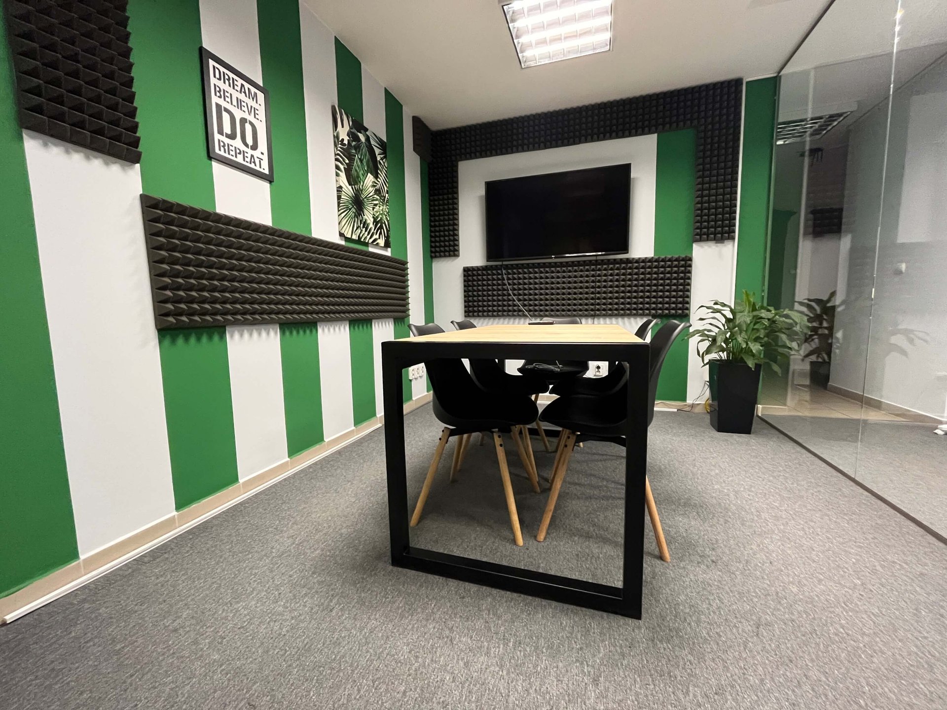 4 fős iroda itt: Desking.pl