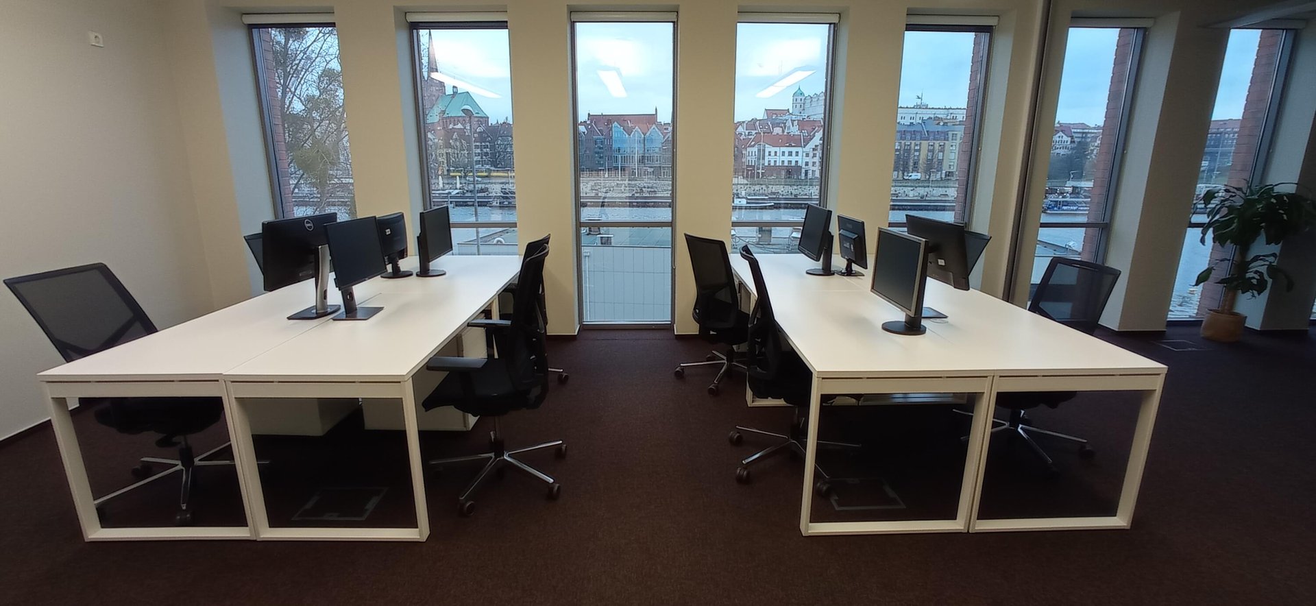 Biuro dla 11 os. w Lastadia Office beIN Offices powered by BiznesHub