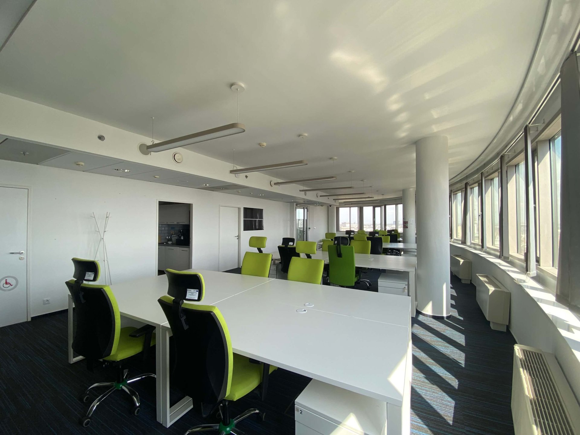 Biuro dla 30 os. w Zebra White beIN Offices powered by BiznesHub