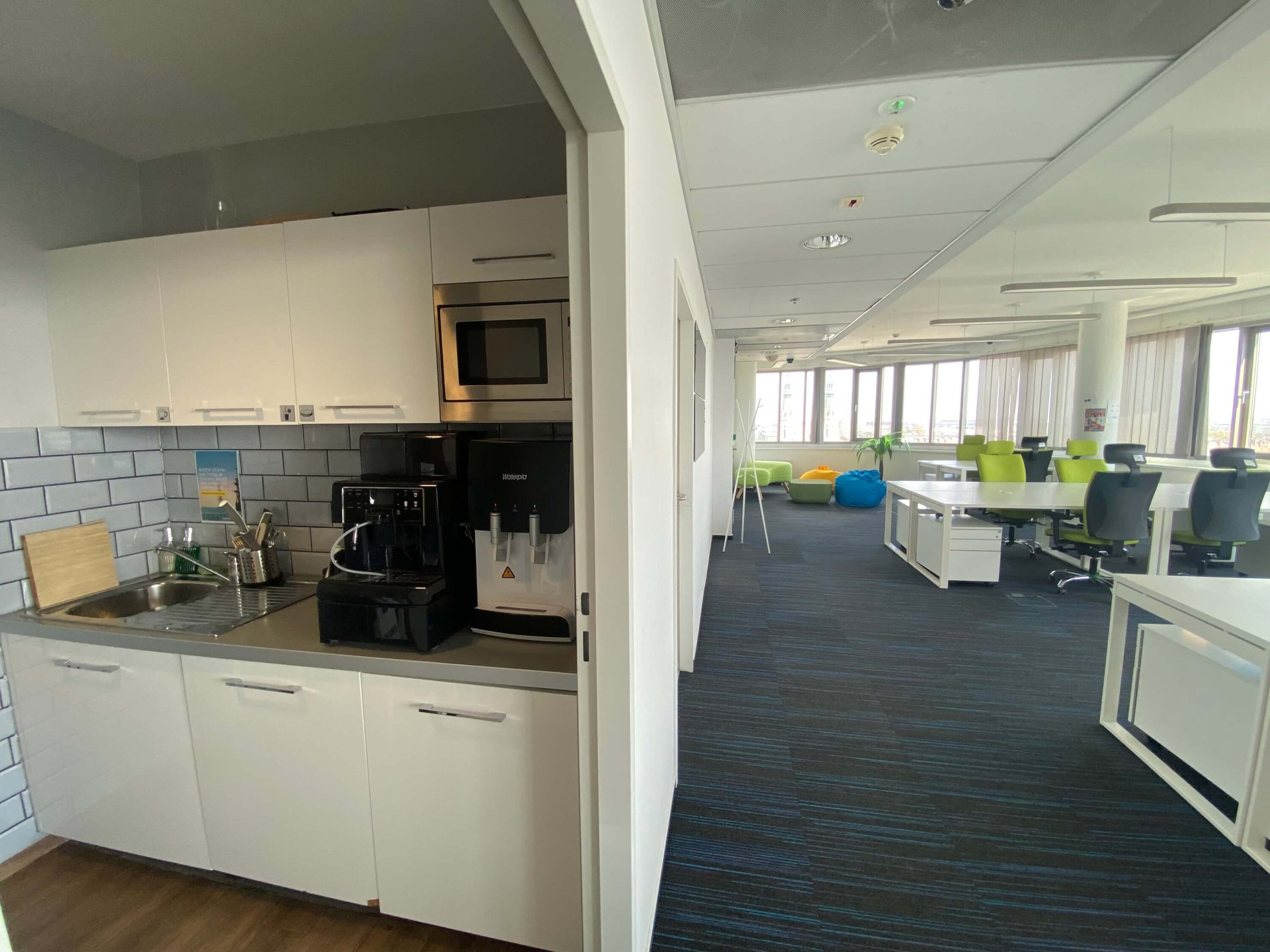 Office for 30 pers. in Zebra White beIN Offices powered by BiznesHub