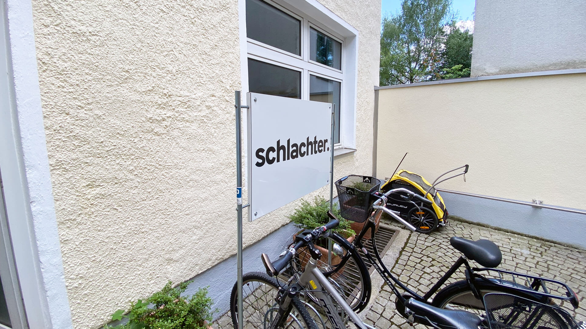 Exterior of schlachter. Coworking Spaces München